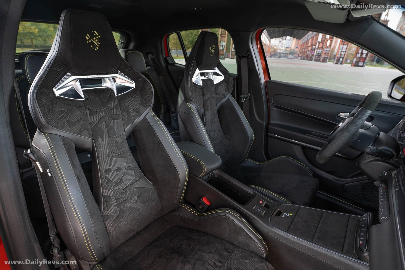 Abarth 600e 2024 — интерьер, rear cabin, рынок Global / EV Query only