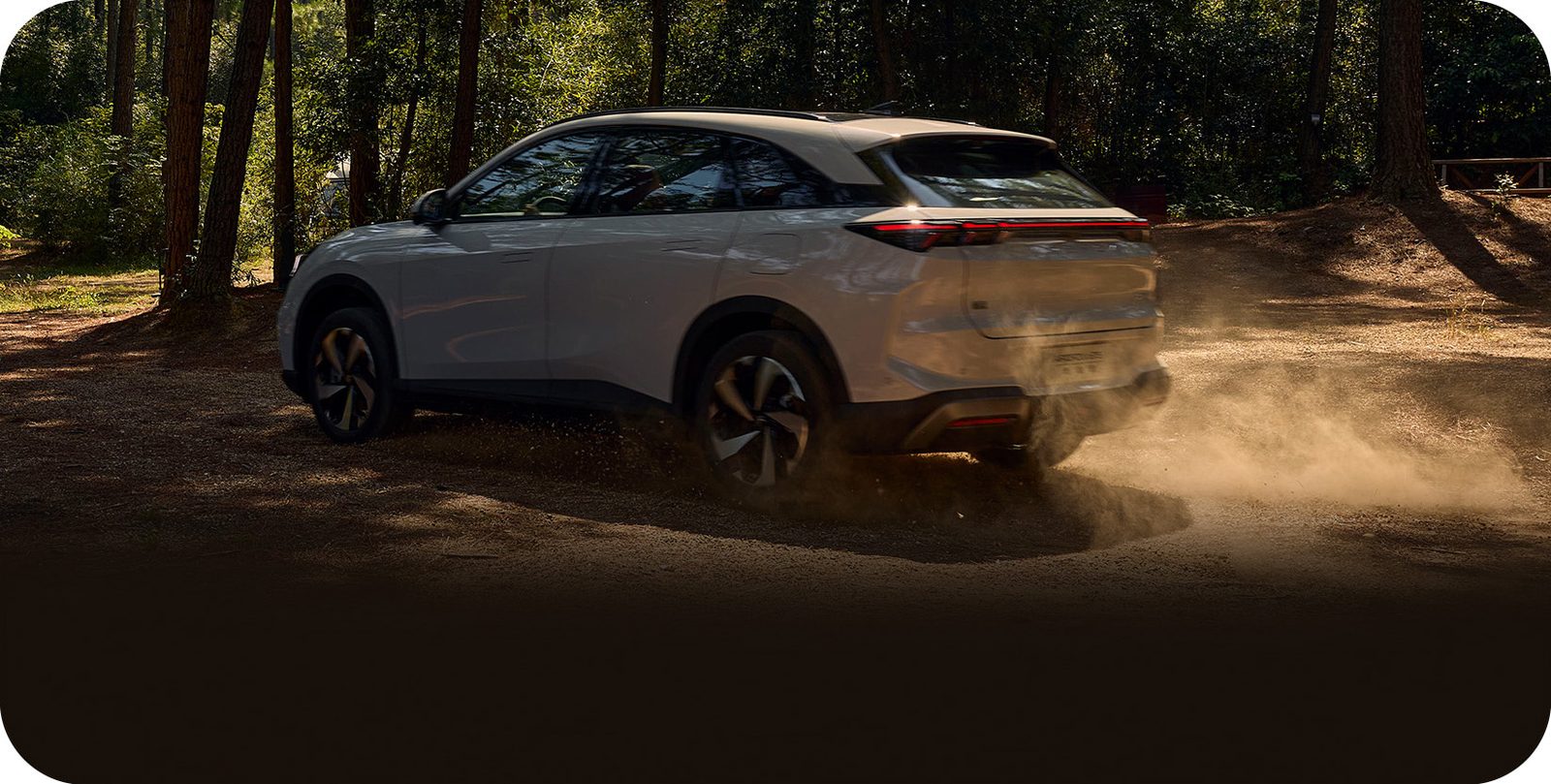 Arcfox Alpha T5 EV 2025 — экстерьер, rear 3q driving, рынок internal_mvp