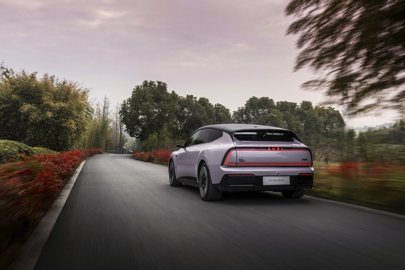 Audi E5 Sportback China 2025 — экстерьер, rear 3q driving, рынок china_reference
