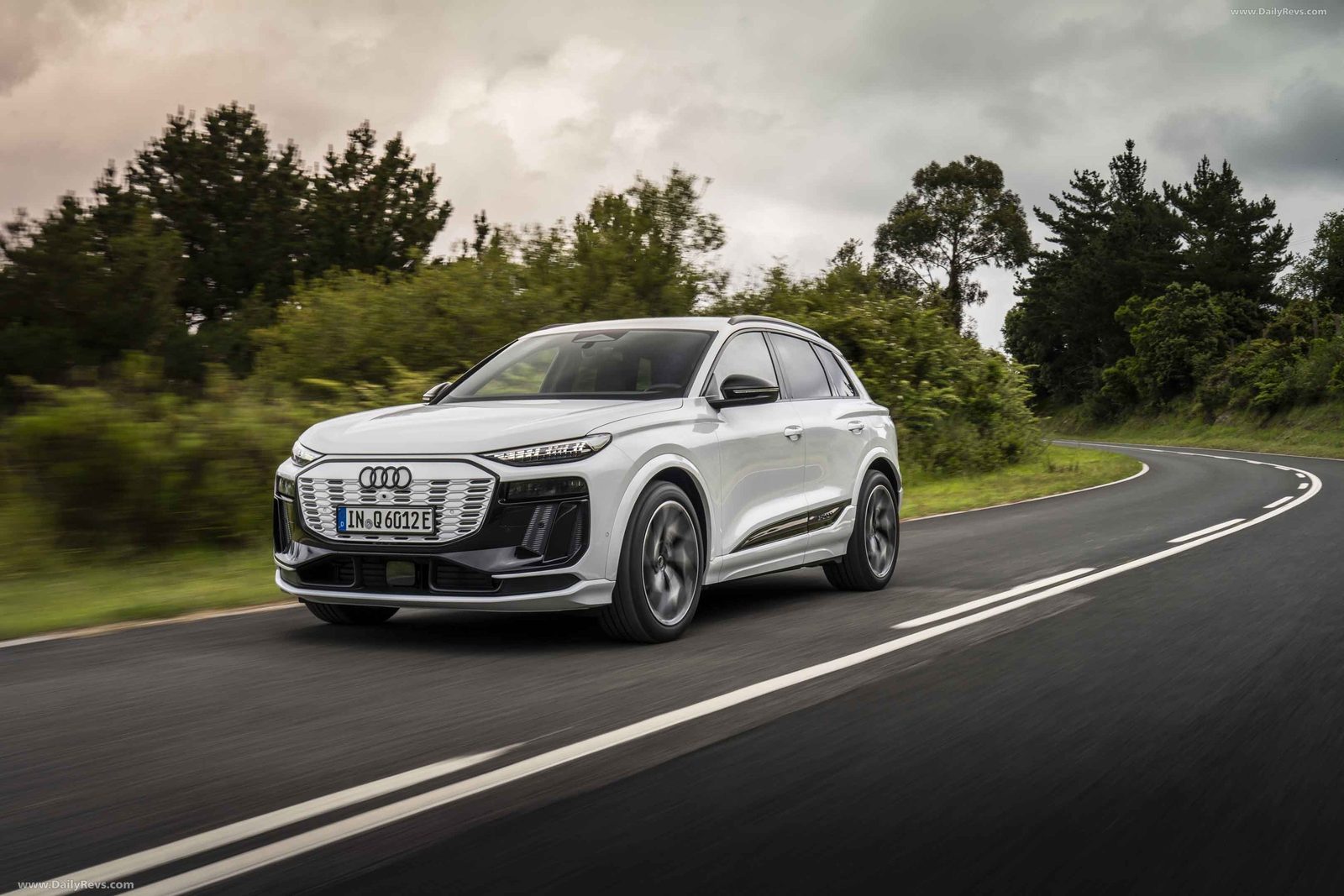 Audi Q6 e-tron Global 2024 — экстерьер, вид сбоку, рынок Global / EV Query only