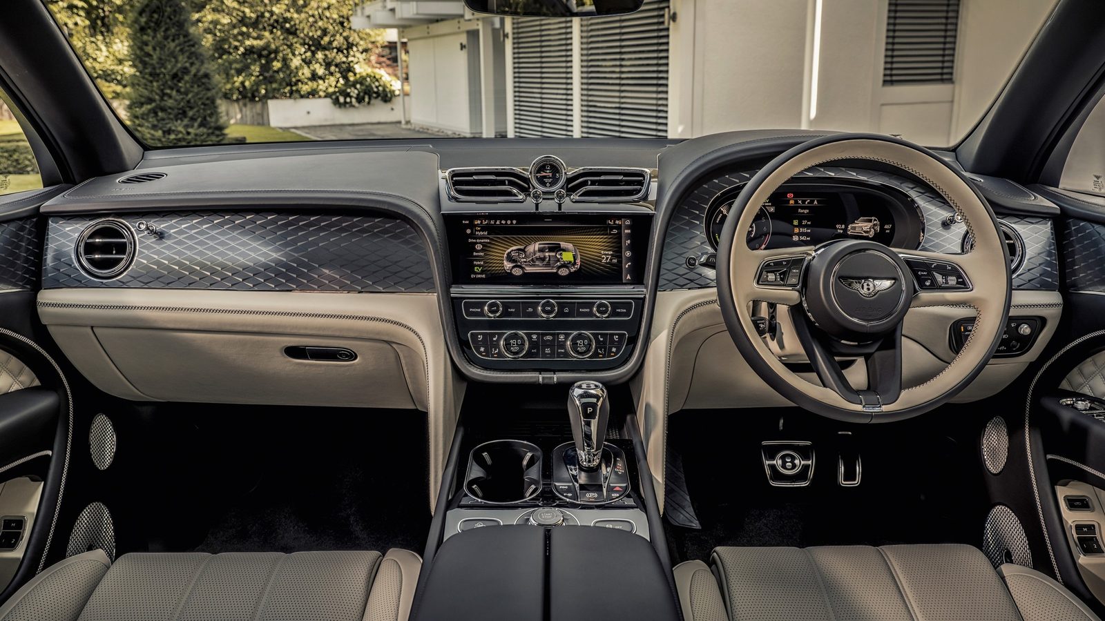 Bentley Bentayga Hybrid 2025 — интерьер, rear cabin, рынок Global / EV Query only