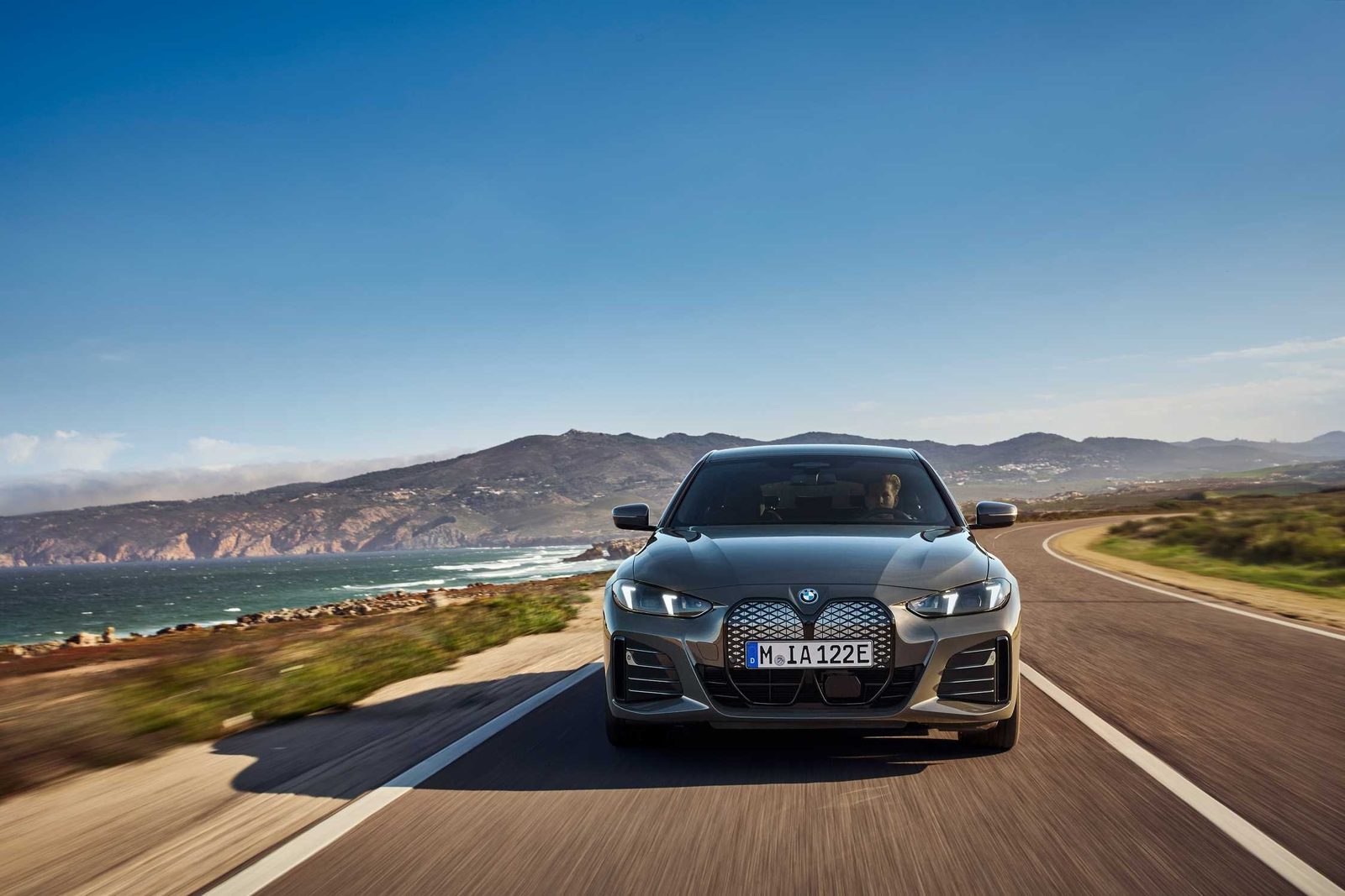 BMW i4 Global 2021 — экстерьер, вид сзади 3/4, рынок Global / EV Query only