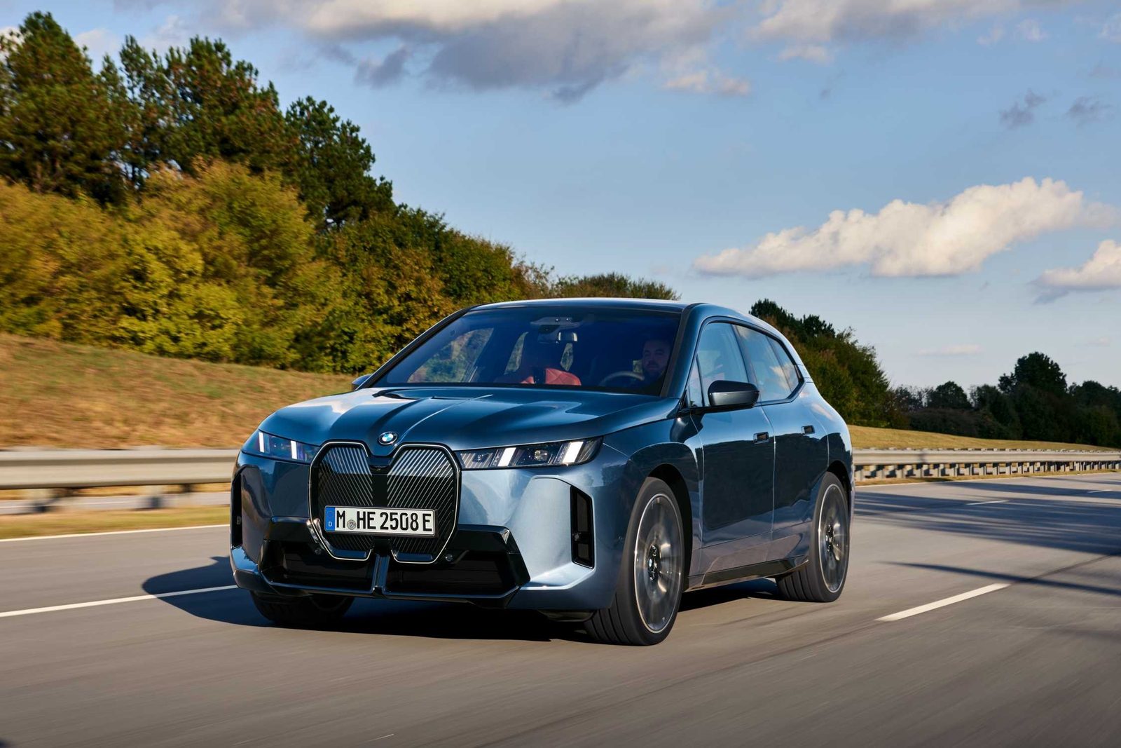 BMW iX Global 2021 — экстерьер, вид сзади 3/4, рынок Global / EV Query only