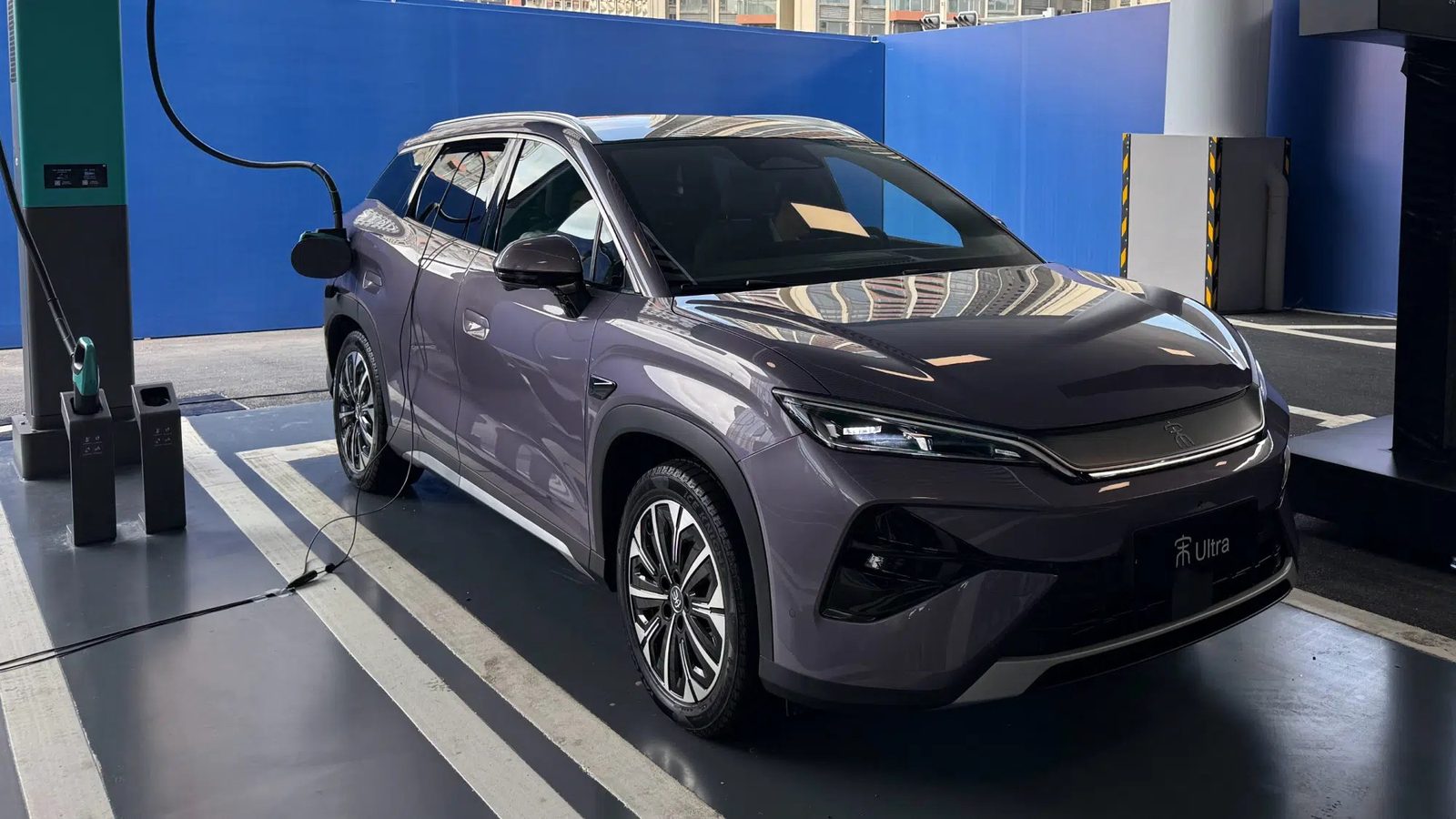 BYD Song Ultra EV — фото модели