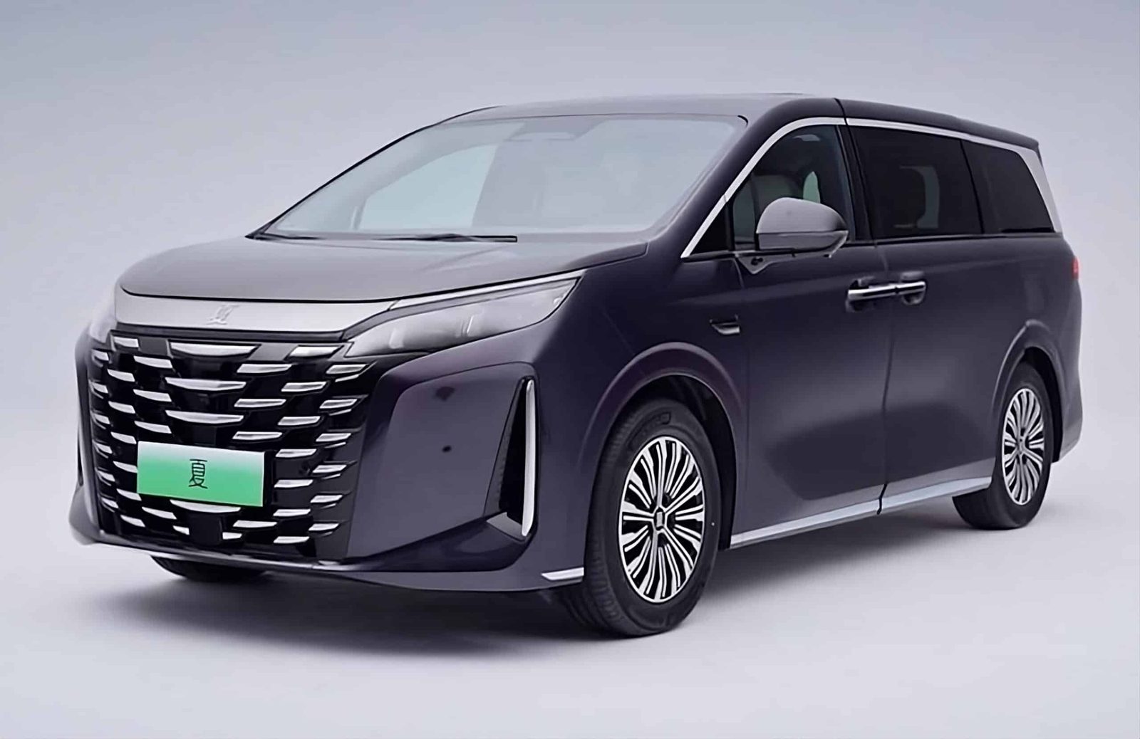 BYD Xia DM-i 2025 — экстерьер, вид спереди 3/4, рынок internal_mvp