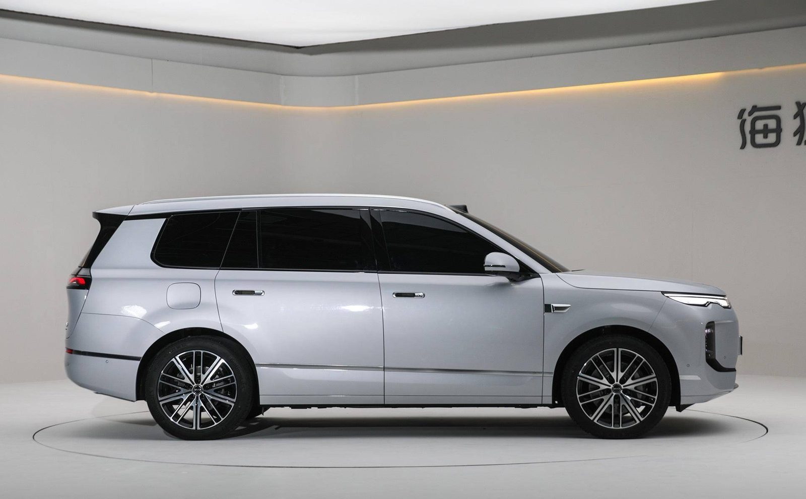 BYD Sealion 08 2026 — экстерьер, side studio, рынок internal_mvp