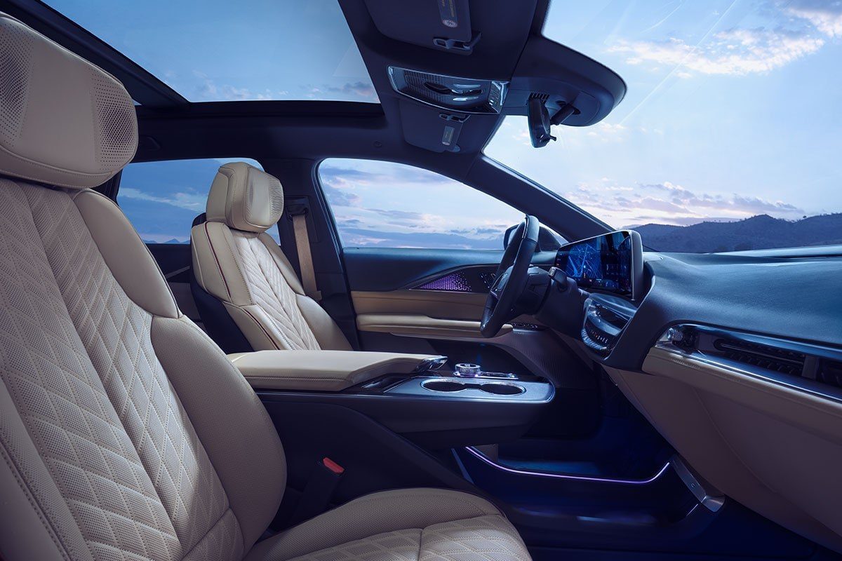 Cadillac LYRIQ 2022 — интерьер, второй ряд сидений, рынок global