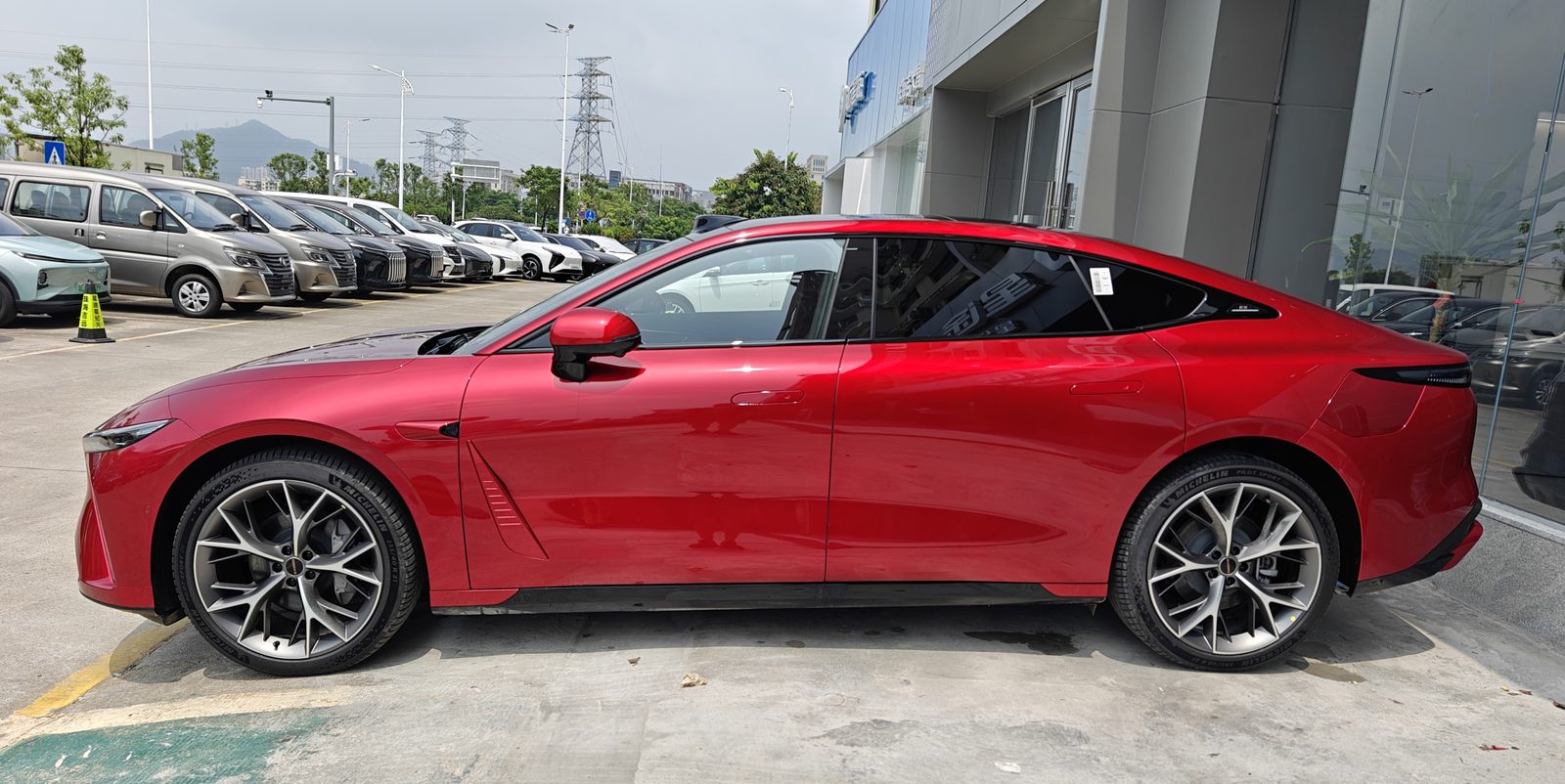 Chery Group Exeed Exlantix ES / Sterra ES EV 2023 — экстерьер, вид сбоку, рынок internal_mvp