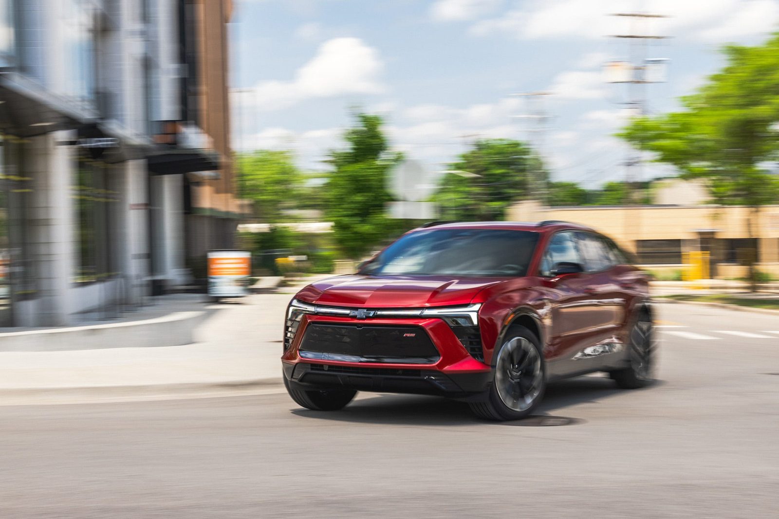 Chevrolet Blazer EV 2025 — экстерьер, front 3q action, рынок US