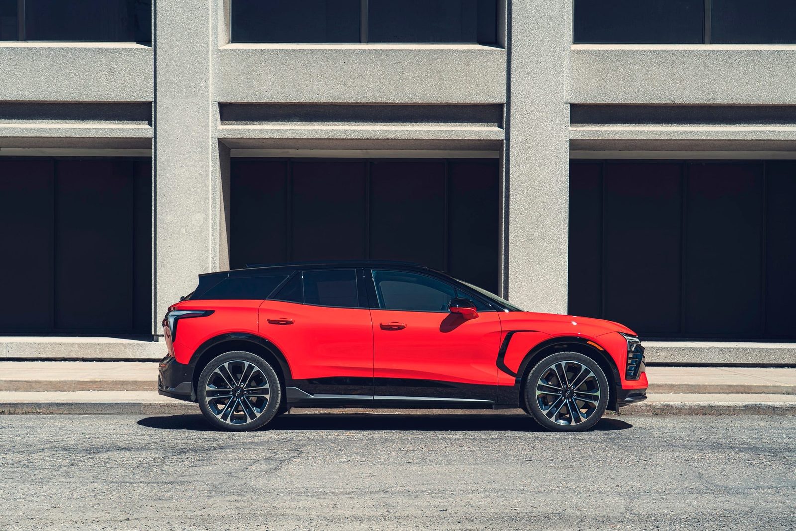 Chevrolet Blazer EV 2025 — экстерьер, side profile, рынок US
