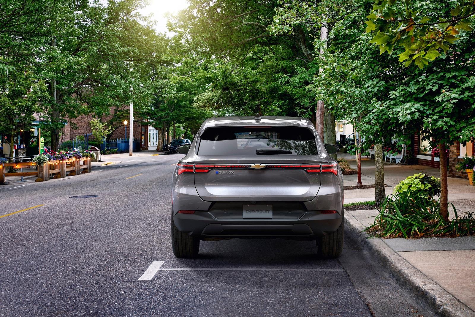 Chevrolet Equinox EV 2025 — экстерьер, вид сзади, рынок US