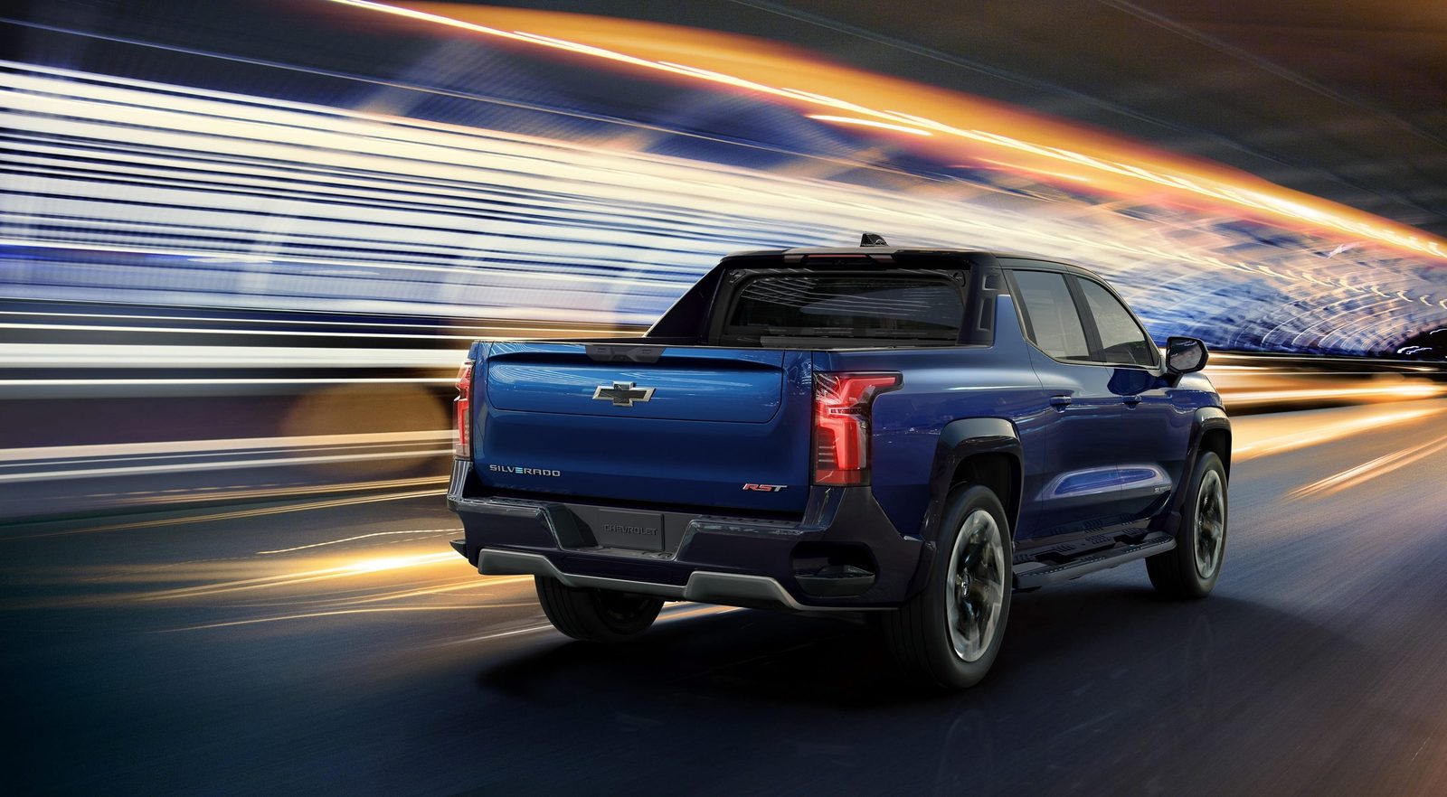 Chevrolet Silverado EV 2024 — экстерьер, rear 3q action, рынок US