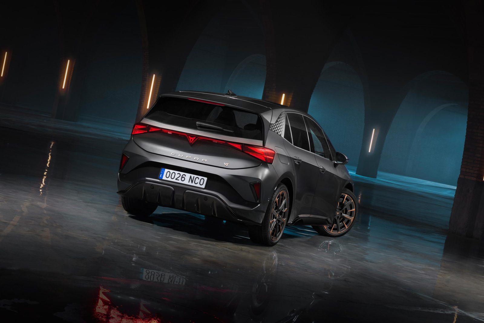 Cupra Born 2021 — экстерьер, вид сбоку, рынок internal_mvp