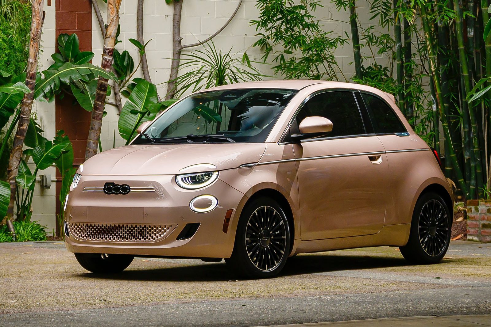 Fiat 500e 2020 — экстерьер, вид сбоку, рынок internal_mvp
