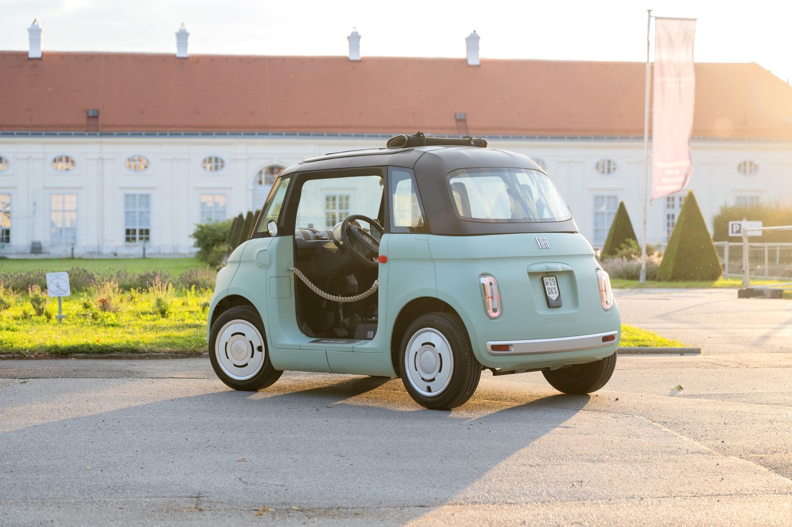Fiat Topolino 2023 — экстерьер, rear 3q open door, рынок Europe microcar reference