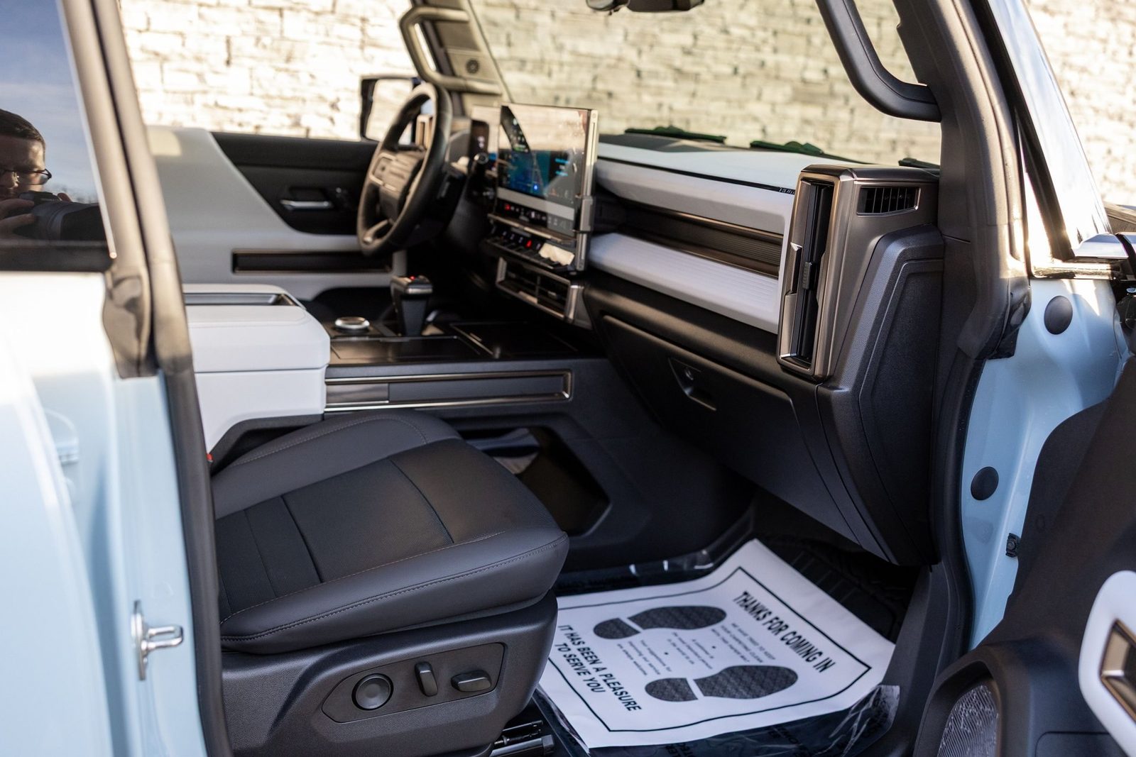 GMC Hummer EV Pickup 2022 — интерьер, второй ряд сидений, рынок internal_mvp