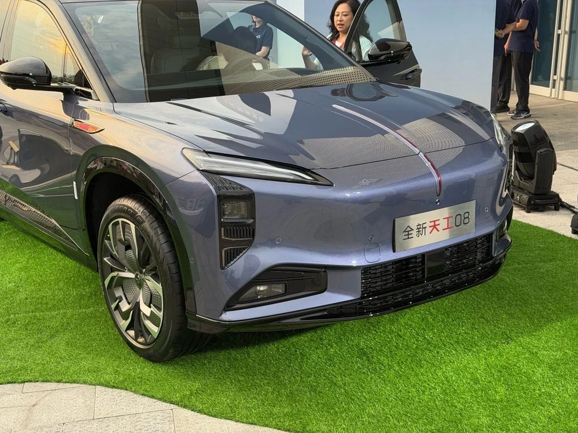 Hongqi Tiangong 08 2026 — экстерьер, front event, рынок China pre-sale reference