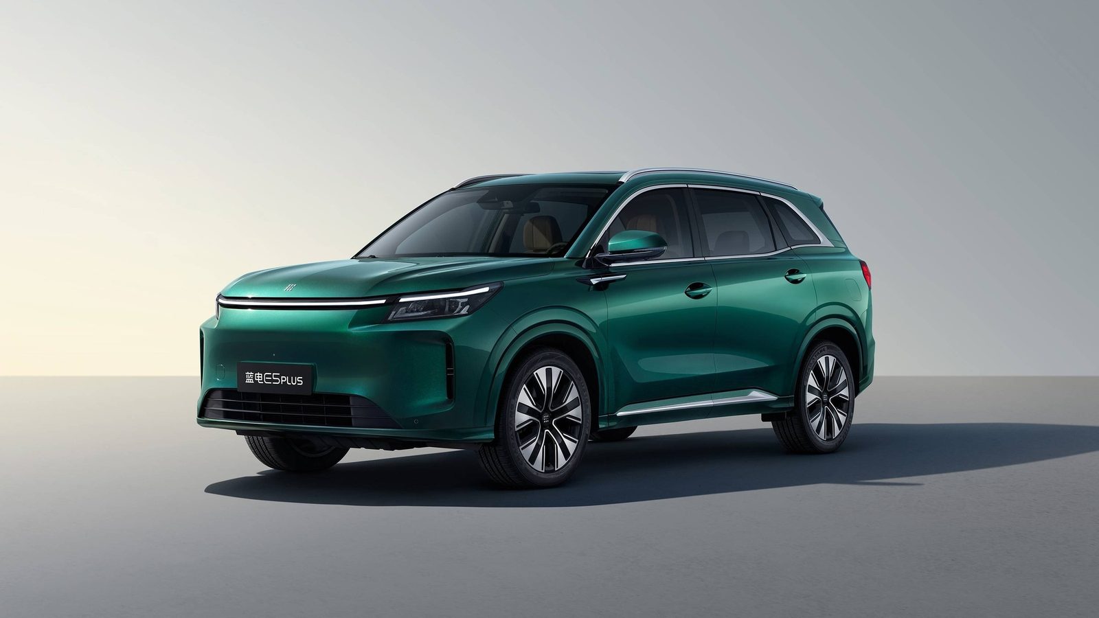 Landian E5 Plus PHEV 2026 — экстерьер, вид спереди 3/4, рынок China