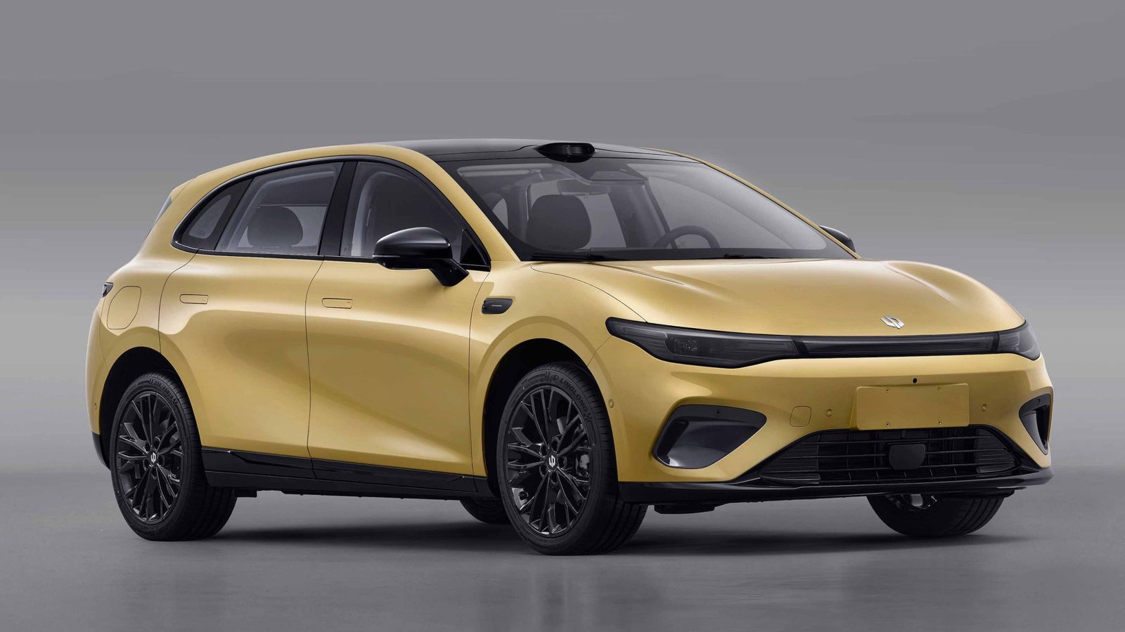 Leapmotor B05 / Lafa 5 EV 2025 — главное фото модели, экстерьер, вид спереди 3/4, рынок internal_mvp