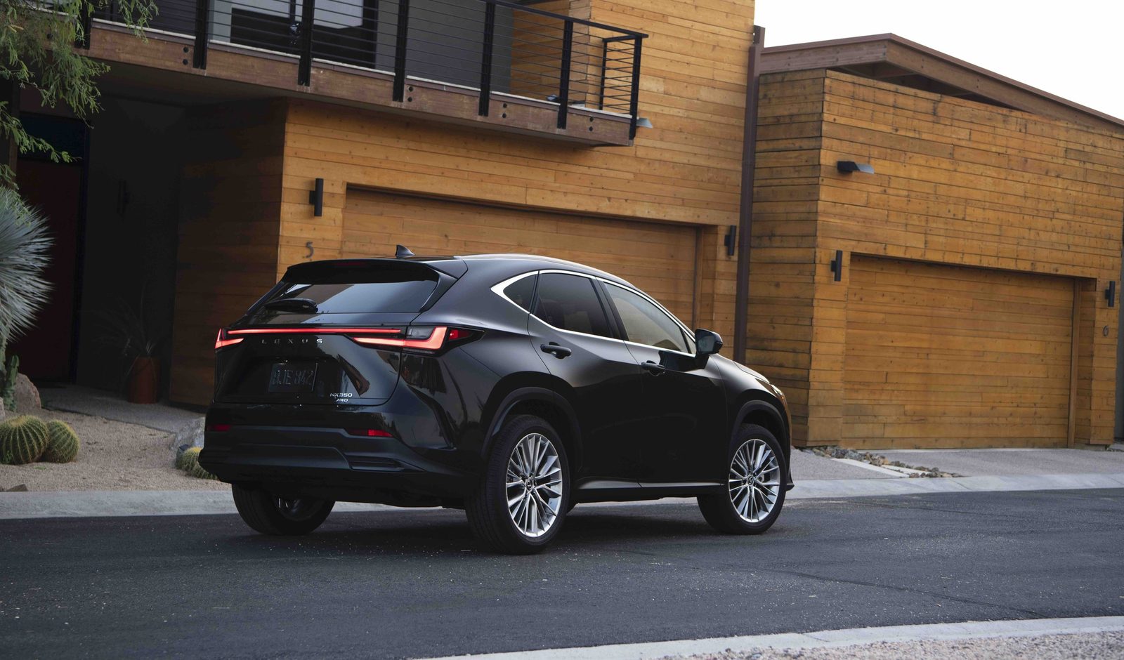 Lexus NX 450h+ 2022 — экстерьер, detail, рынок global