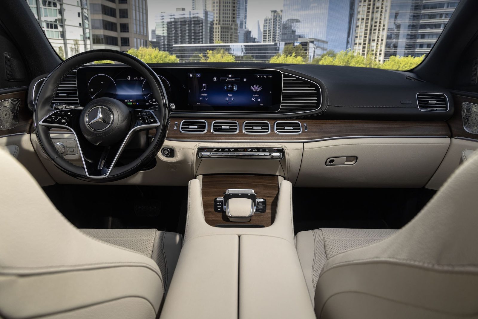 Mercedes-Benz GLE PHEV 2025 — главное фото модели, интерьер, передняя панель, рынок internal_mvp