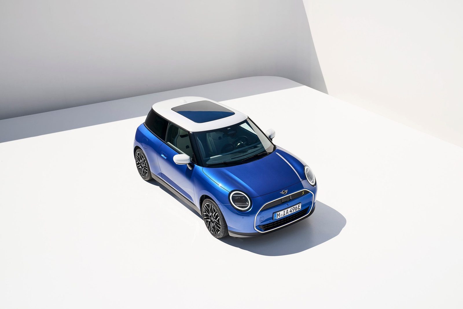 Mini Cooper Electric 2025 — экстерьер, top 3q, рынок Europe