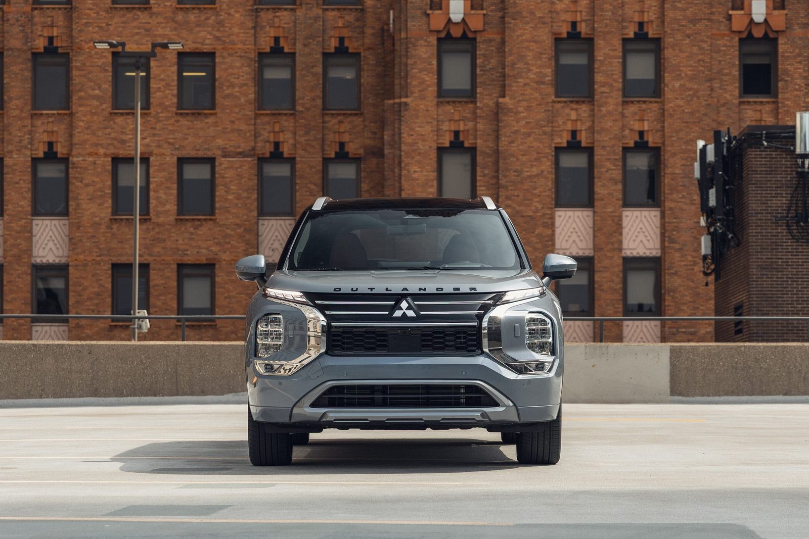 Mitsubishi Outlander Plug-in Hybrid 2025 — экстерьер, вид спереди, рынок US