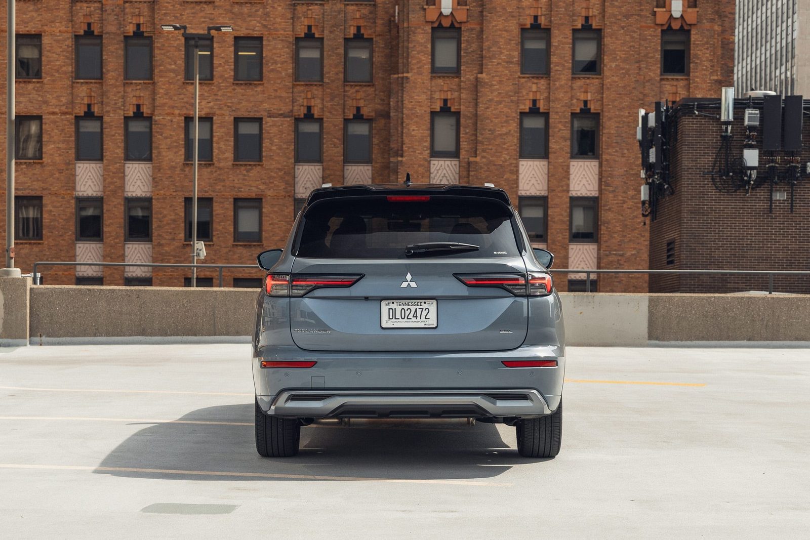 Mitsubishi Outlander Plug-in Hybrid 2025 — экстерьер, вид сзади, рынок US