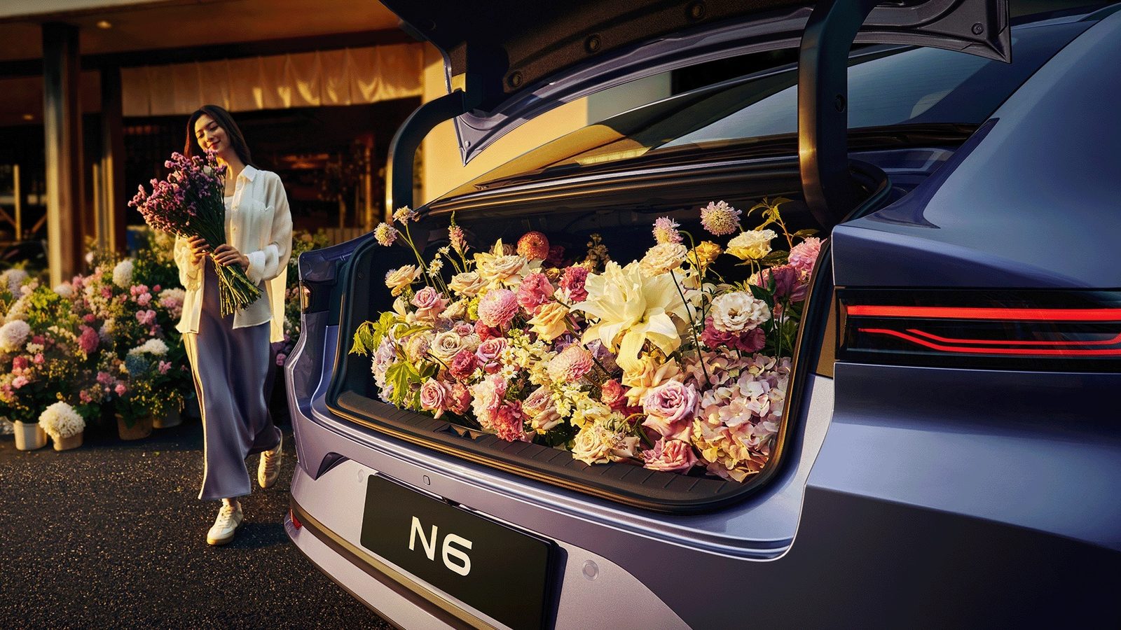 Nissan Dongfeng Nissan N6 PHEV 2026 — экстерьер, open trunk lifestyle, рынок China OEM
