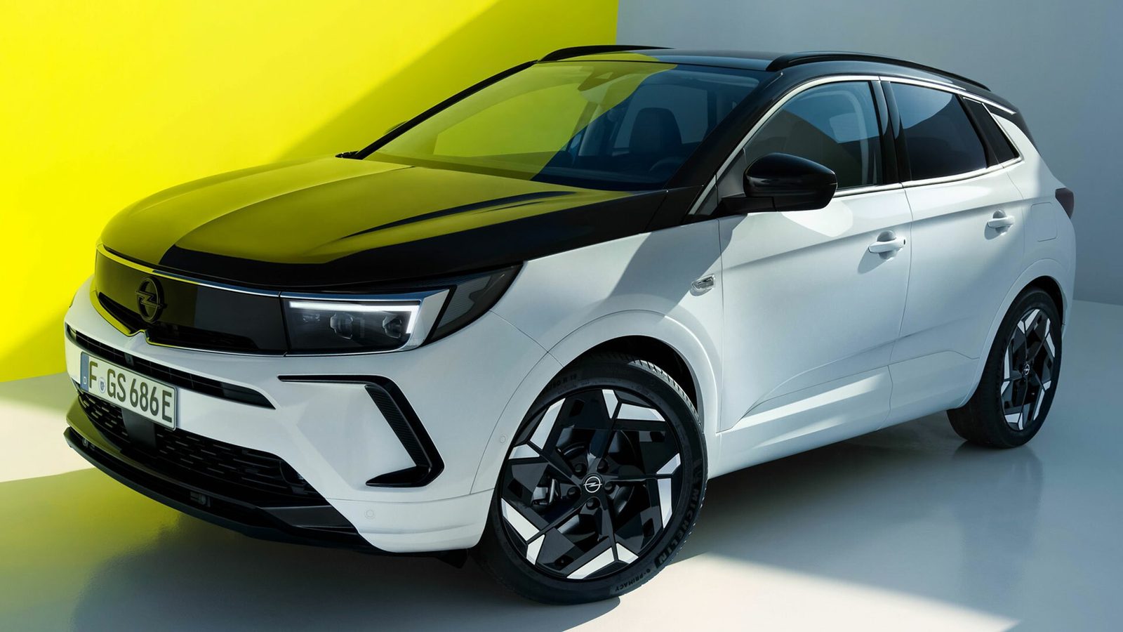 Opel / Vauxhall Grandland Electric 2024 — главное фото модели, экстерьер, вид спереди 3/4, рынок internal_mvp
