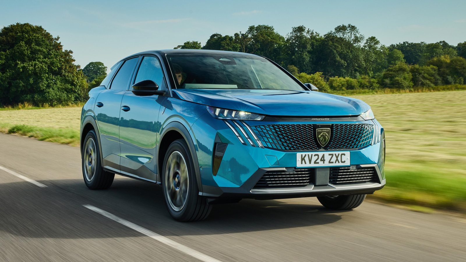 Peugeot E-3008 2024 — главное фото модели, экстерьер, вид спереди 3/4, рынок internal_mvp