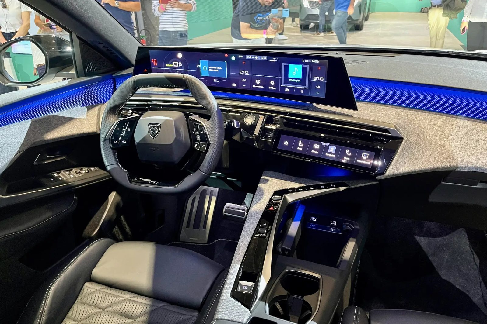 Peugeot E-3008 2024 — главное фото модели, интерьер, передняя панель, рынок internal_mvp