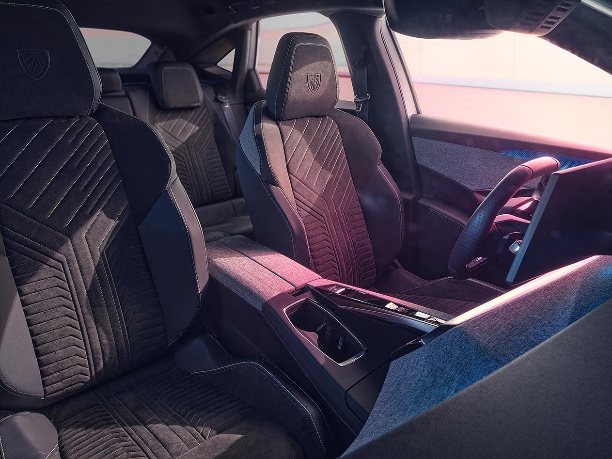 Peugeot E-3008 2024 — интерьер, передние сиденья, рынок internal_mvp