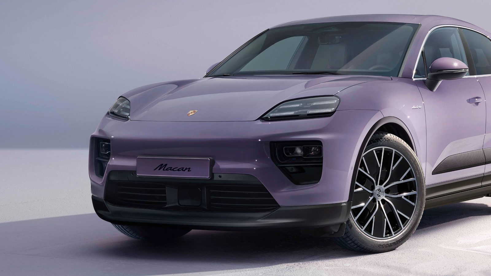 Porsche Macan Electric 2024 — экстерьер, вид спереди 3/4, рынок US