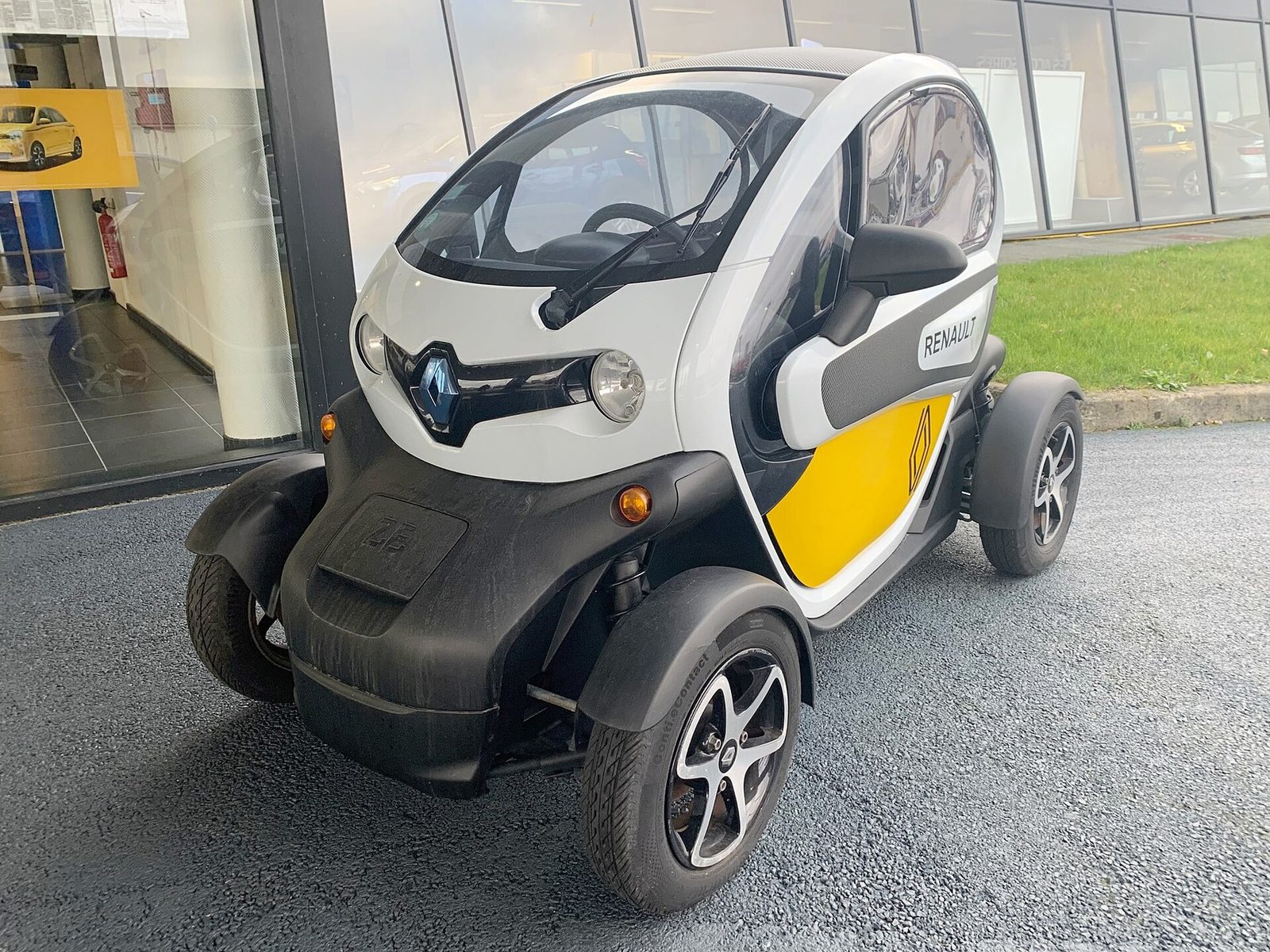 Renault Twizy 2012 — главное фото модели, экстерьер, вид спереди 3/4, рынок Europe public-rights reference
