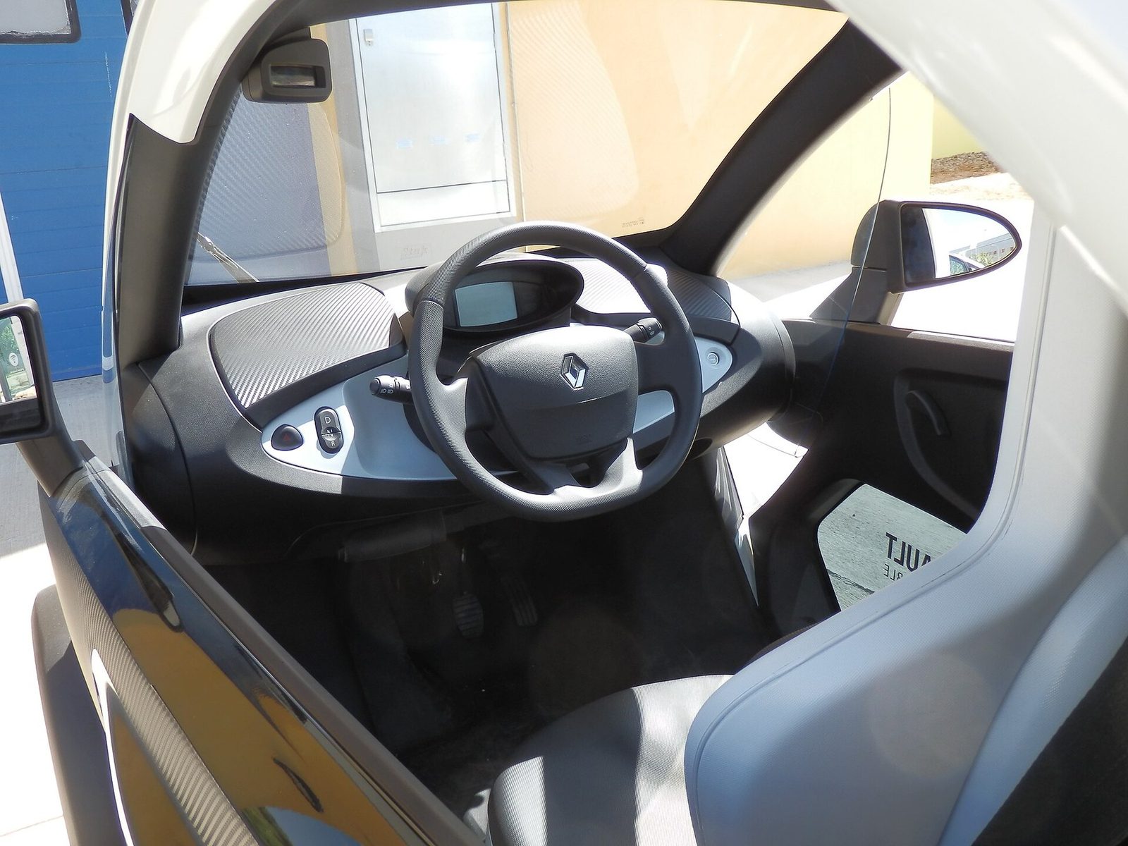 Renault Twizy 2012 — главное фото модели, интерьер, cabin, рынок Europe public-rights reference