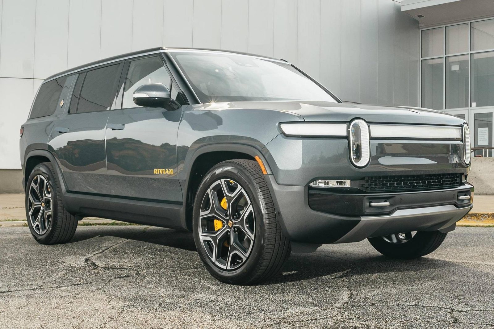 Rivian R1S 2022 — экстерьер, вид сбоку, рынок internal_mvp