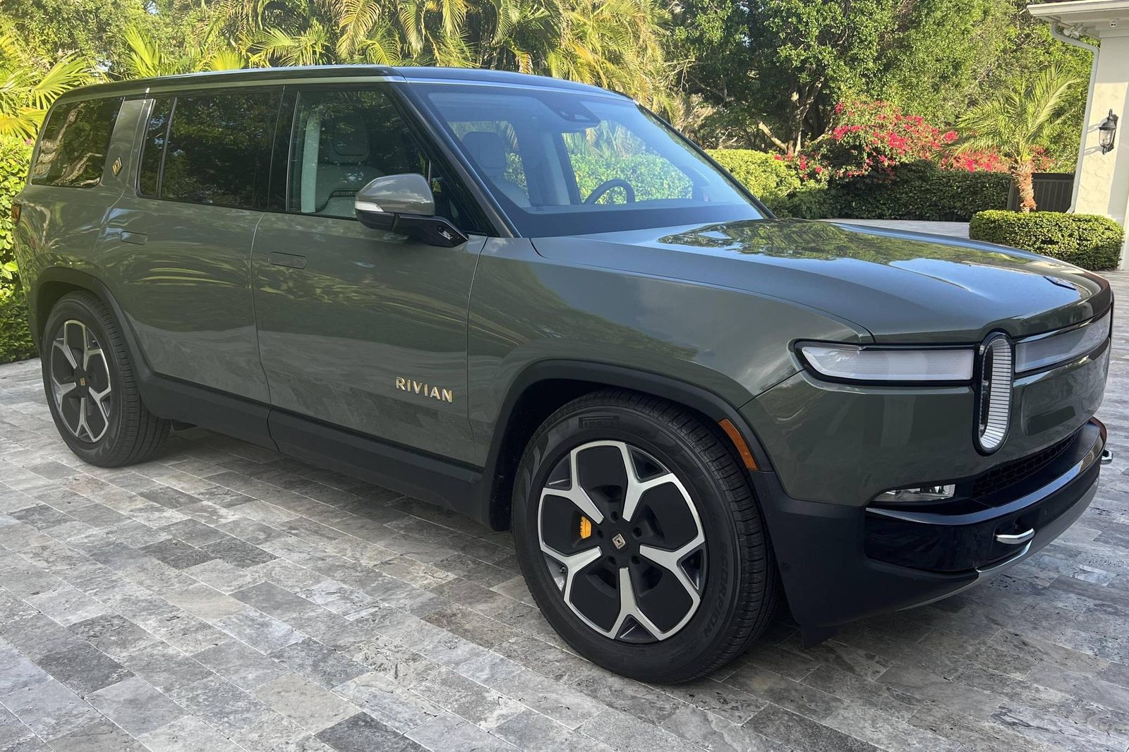Rivian R1S 2022 — экстерьер, вид сбоку, рынок internal_mvp