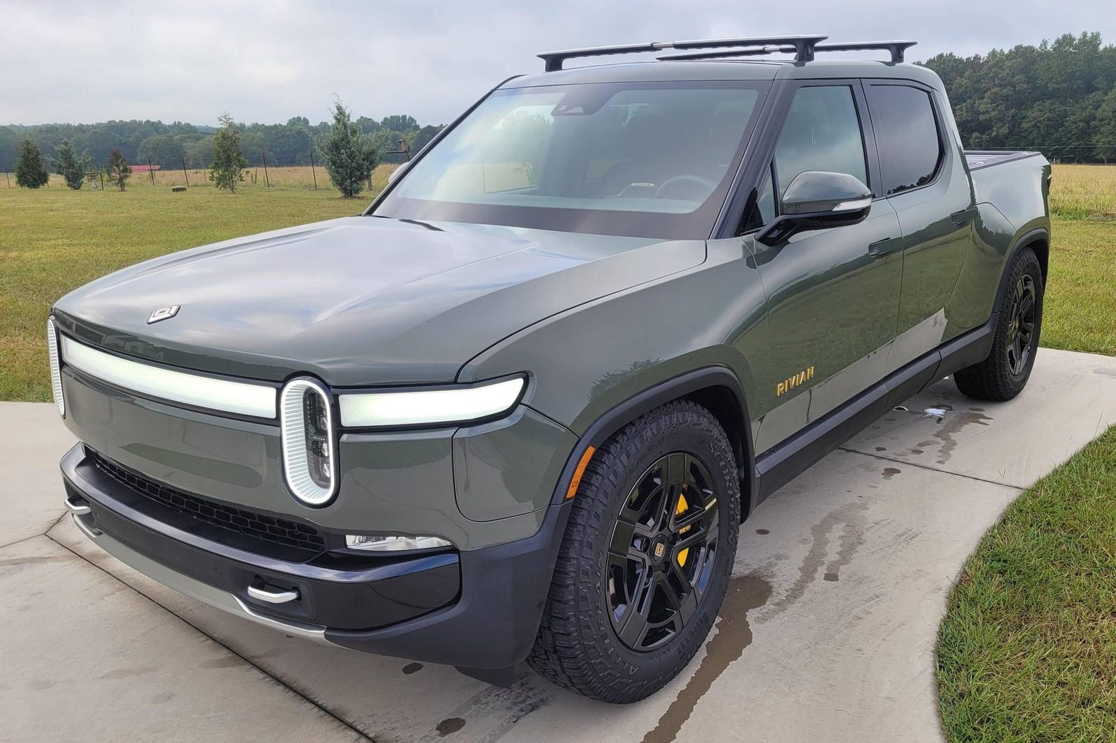 Rivian R1T 2022 — экстерьер, вид сбоку, рынок internal_mvp
