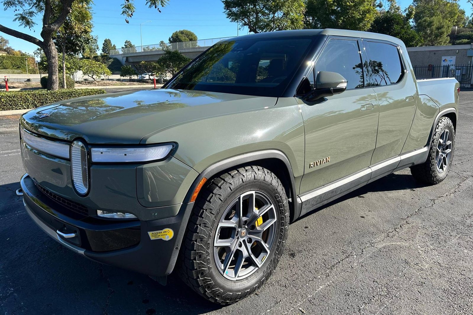 Rivian R1T 2022 — экстерьер, вид сбоку, рынок internal_mvp