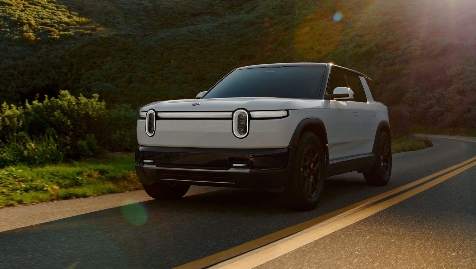 Rivian R2 2026 — экстерьер, вид сбоку, рынок internal_mvp