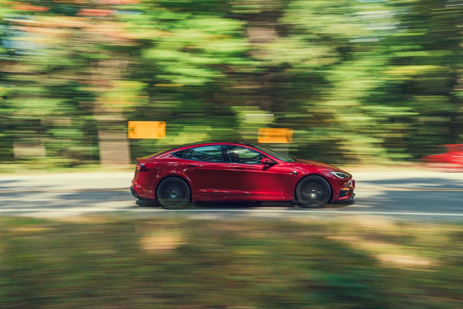 Tesla Model S US 2021 — экстерьер, side motion, рынок US