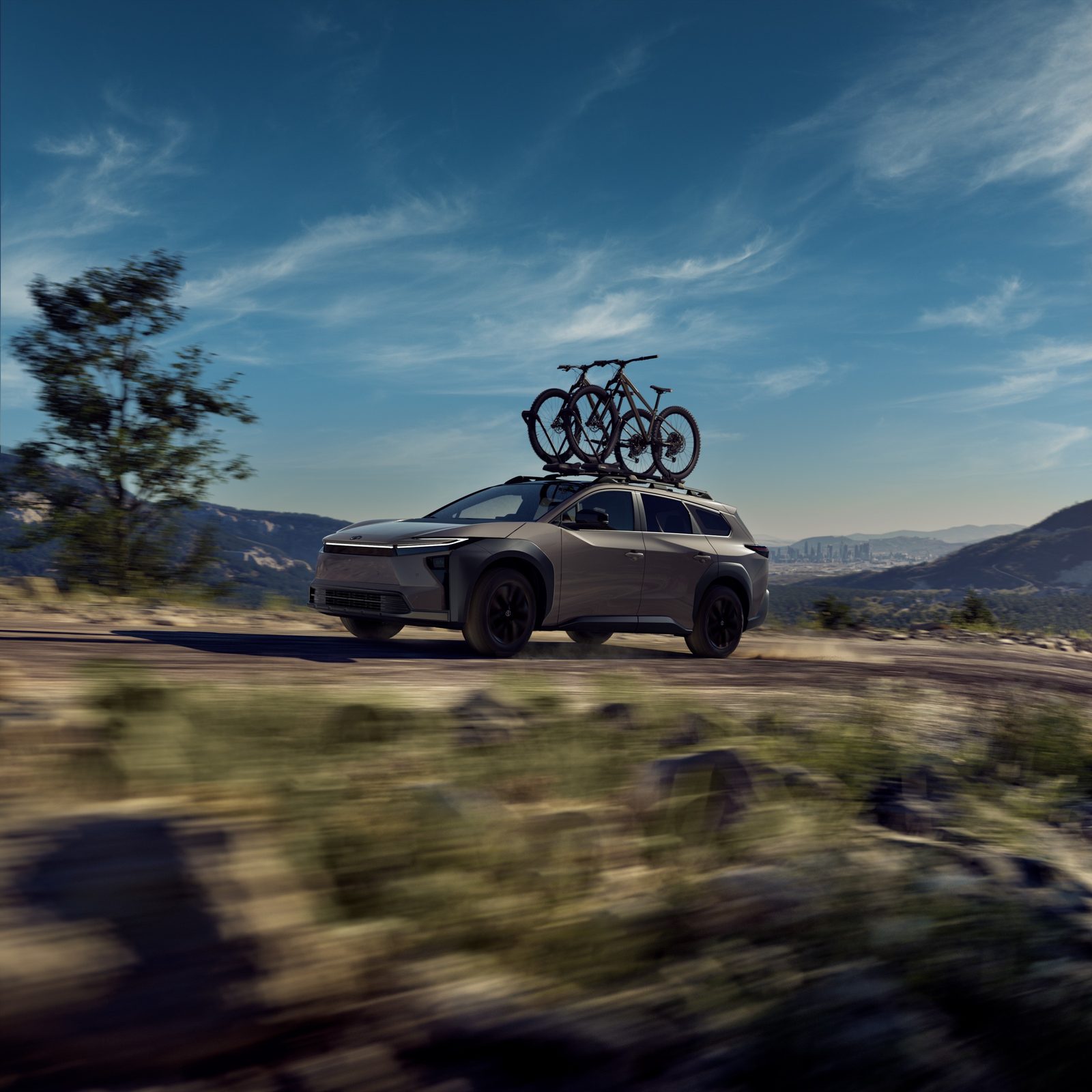 Toyota bZ Woodland 2026 — экстерьер, side profile roof bike, рынок US