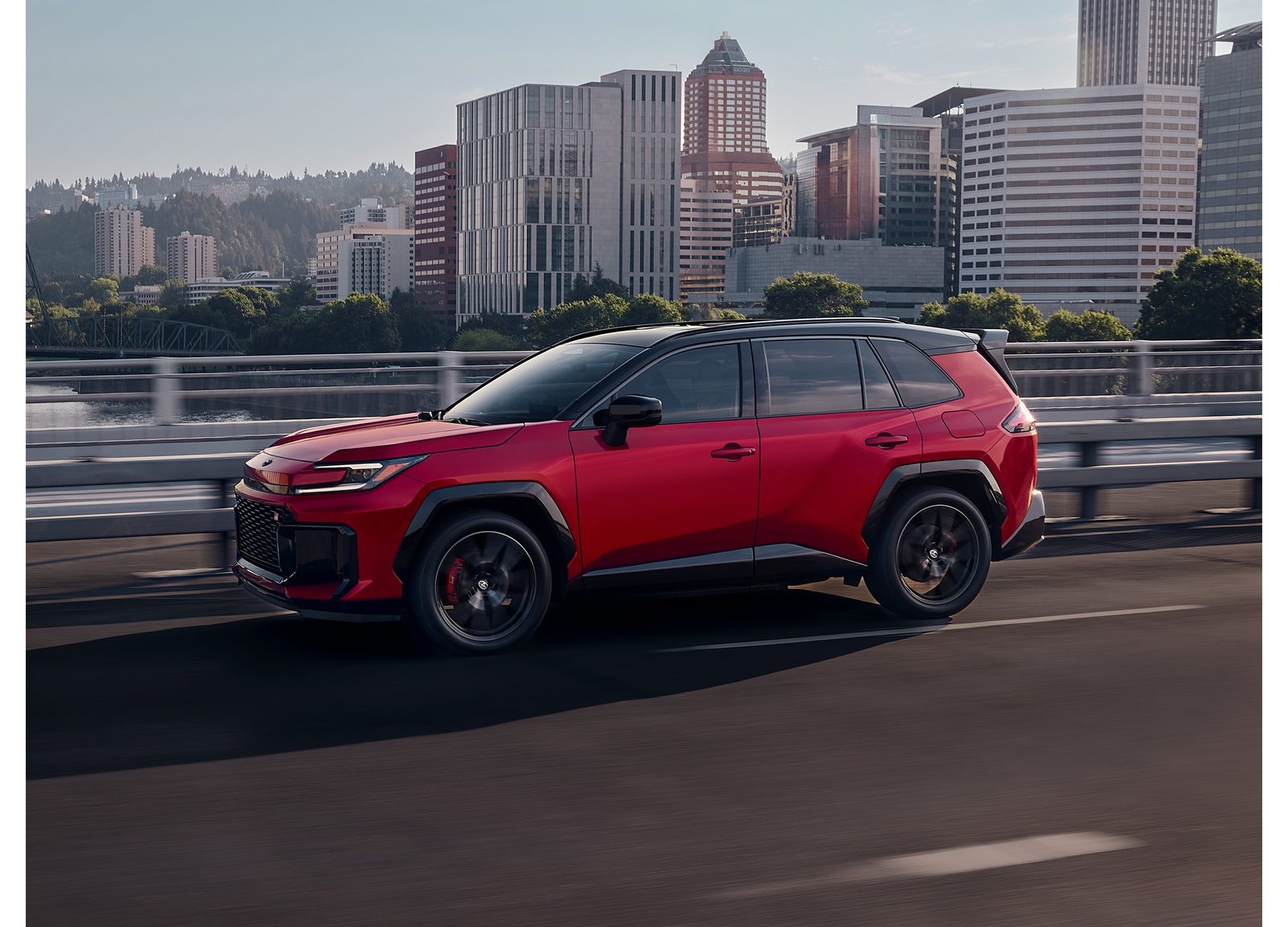 Toyota RAV4 Plug-in Hybrid 2026 — экстерьер, вид сбоку, рынок US