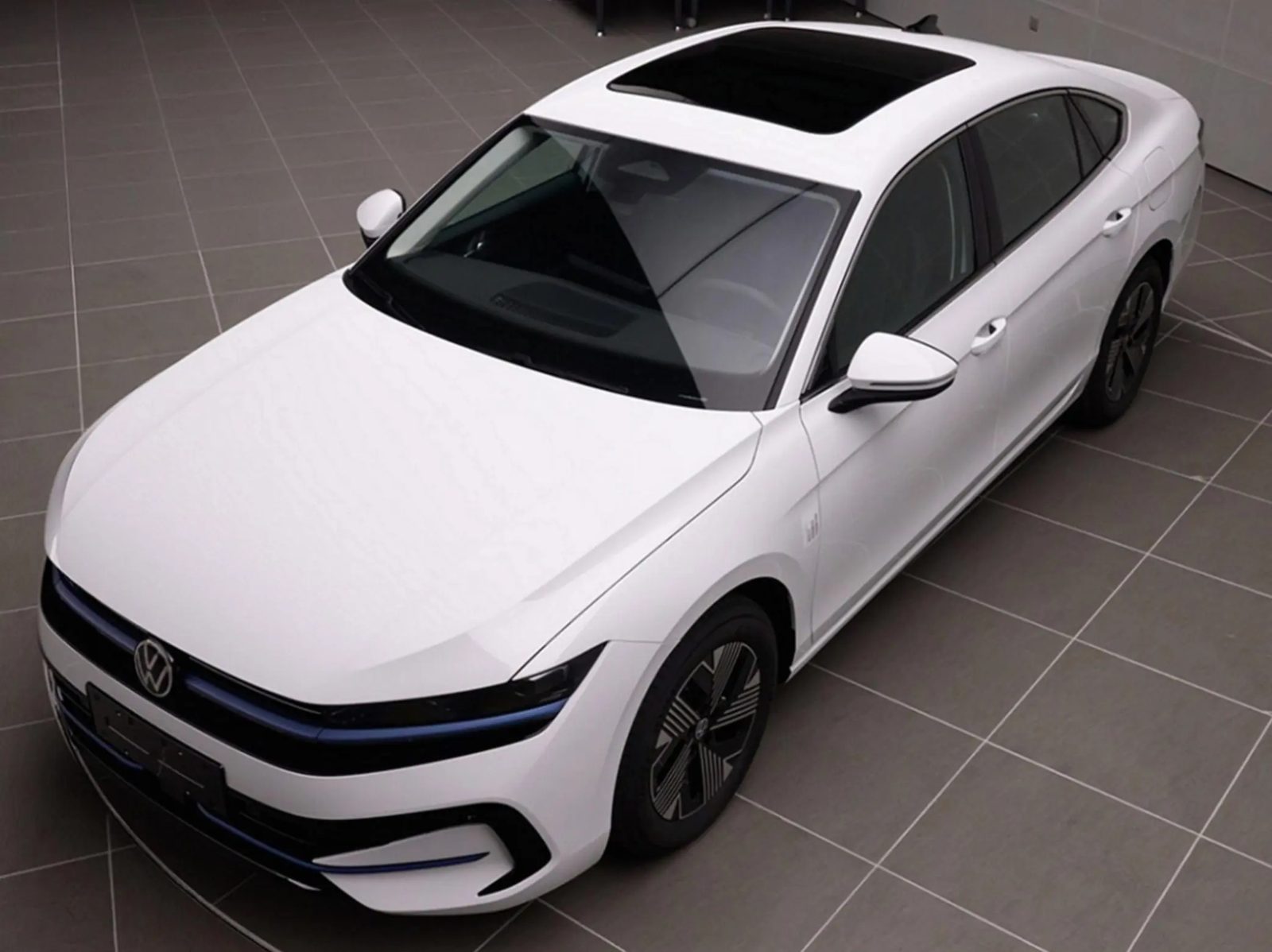 Volkswagen Magotan PHEV China 2026 — экстерьер, top front 3q, рынок internal_mvp