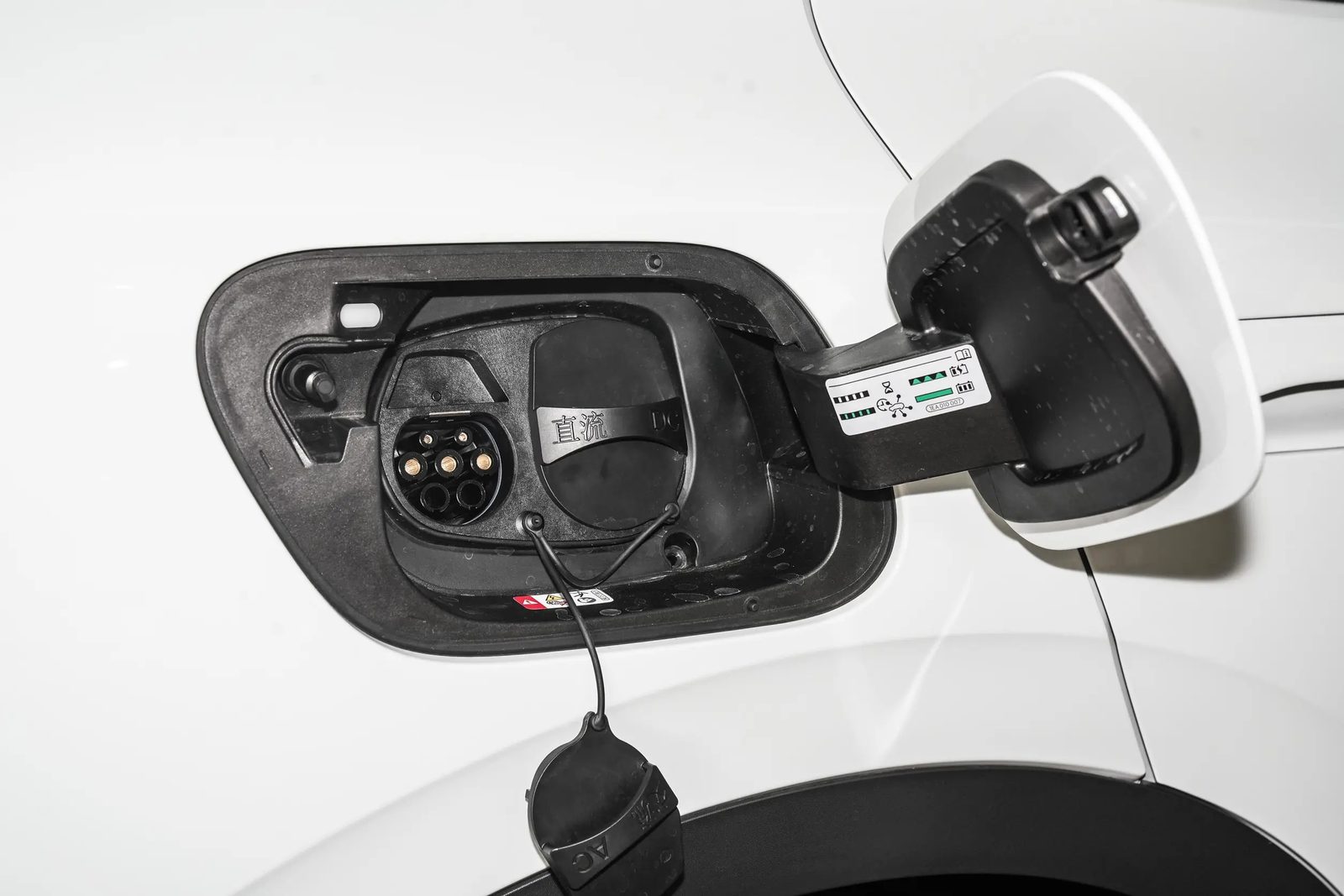 Volkswagen ID.4 X China 2025 — экстерьер, charge port, рынок internal_mvp