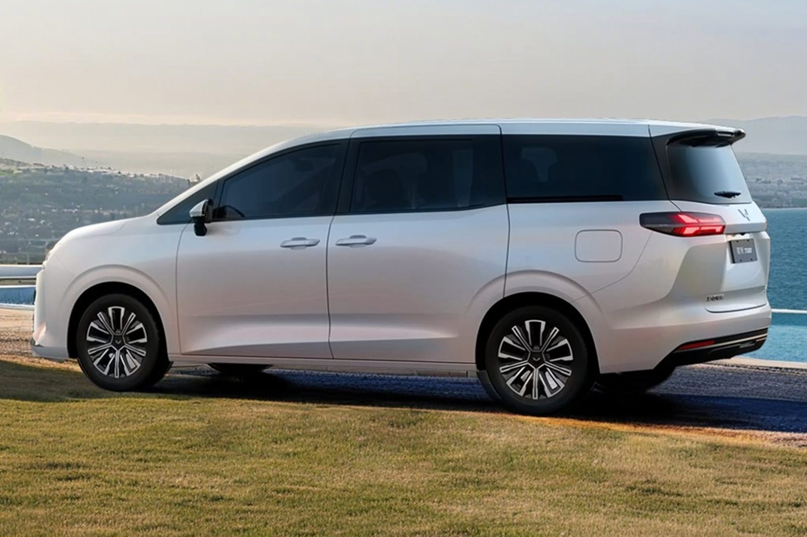 Wuling 730 PHEV 2026 — экстерьер, вид сбоку, рынок internal_mvp