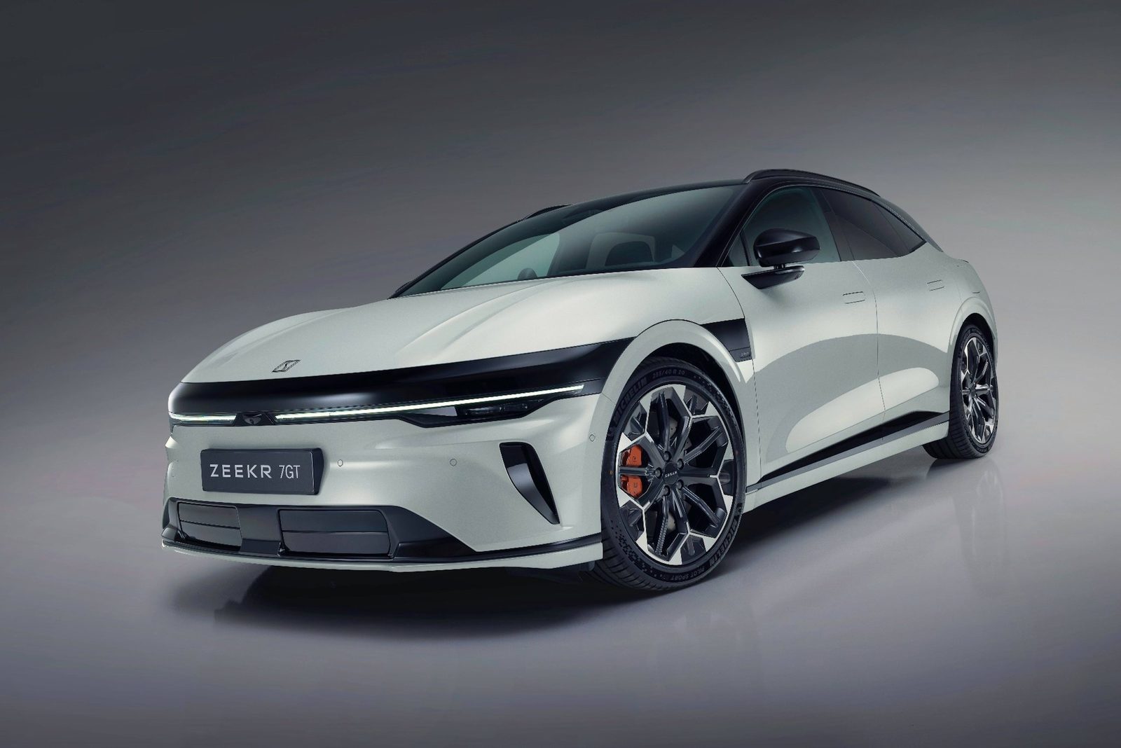 Zeekr 7GT 2025 — главное фото модели, экстерьер, front 3q studio, рынок Europe