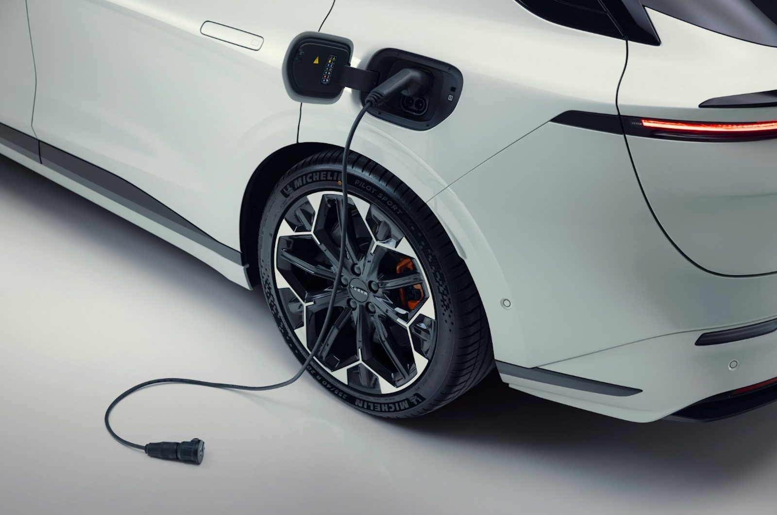Zeekr 7GT 2025 — экстерьер, charging detail, рынок Europe