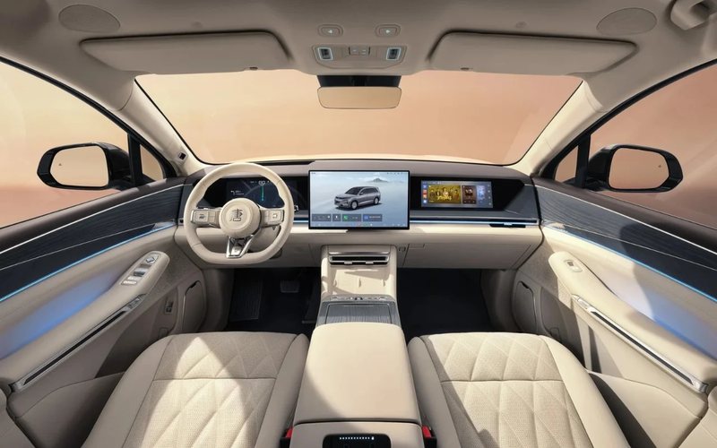 Новый флагманский кроссовер BYD обошел BMW и Mercedes по ряду характеристик